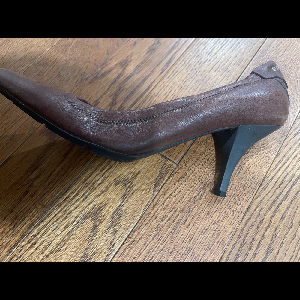 PRADA TAN LEATHER PUMPS - Picture 6 of 8